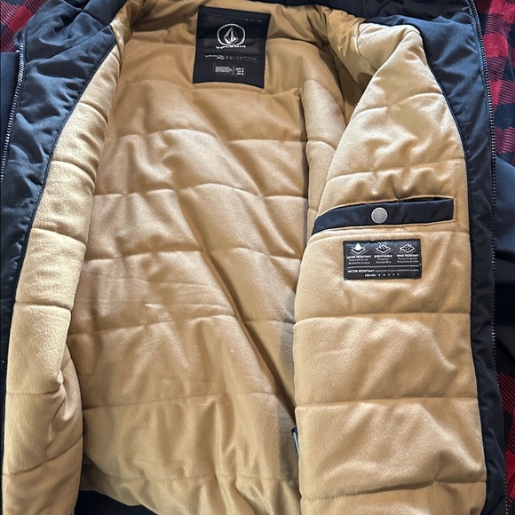 Men’s Volcom jacket. - Picture 10 of 10